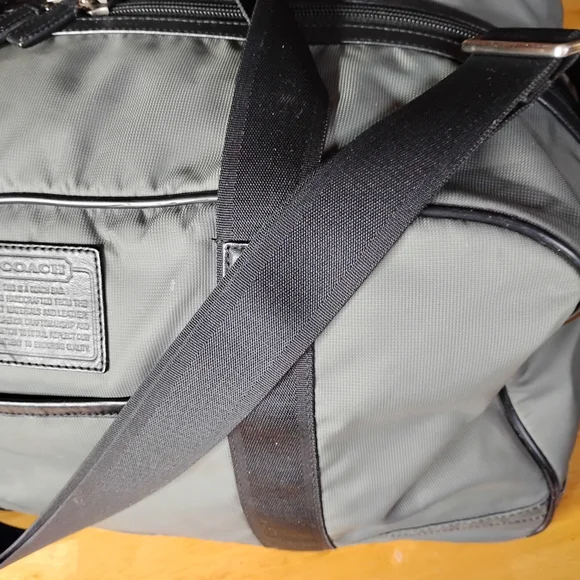 Coach Boston Voyager Green Duffel with Black Leather Trim - Picture 2 of 15